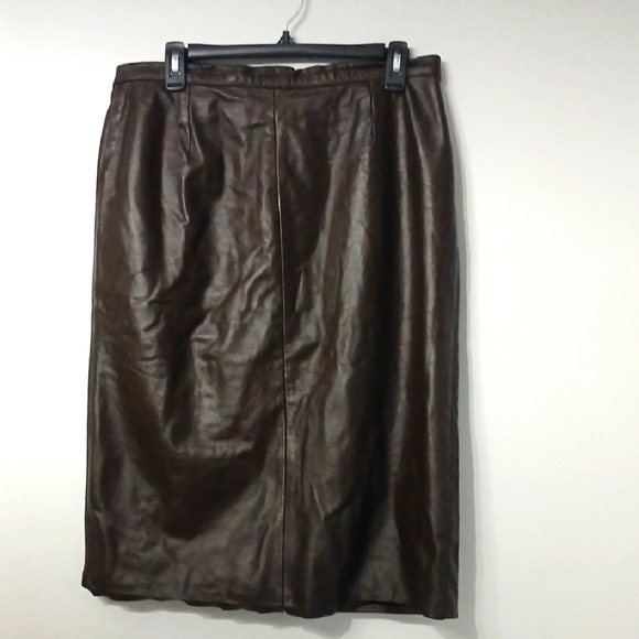 Elegant Brown Leather Skirt - Picture 1 of 6